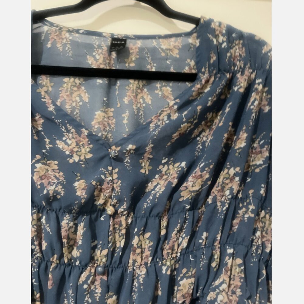 SHEIN L Blue Floral Sheer Short Sleeve Button Detail V-Neck Blouse Shirt Top - Picture 2 of 11